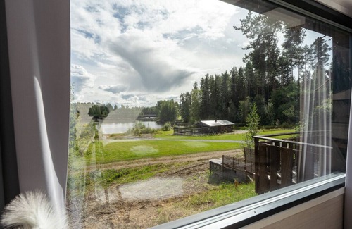 Kuusa Cabin | Luminous Lakeside Suite in Laukaa
