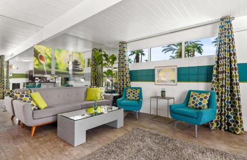 Twin Palms House | Luminous Ocotillo Bungalow