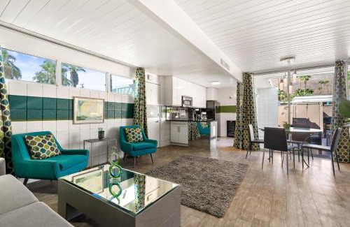 Twin Palms House | Luminous Ocotillo Bungalow