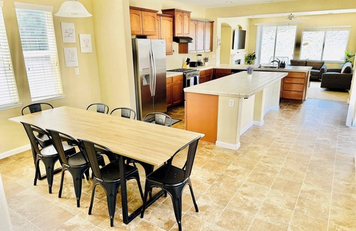 Northwest Reno House | Luminous Spacious Retreat/3Bathrooms/Sleeps 13
