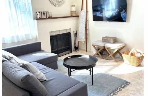 Rancho Santa Margarita Condo | Luminous condo with corner view walking distance from lake!