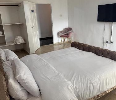 Freetown Apartment | Lumley 3 Bedroom flat with solar power and generator