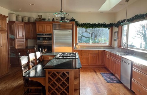 Lummi Island House | Lummi Island Waterfront Retreat with stunning views ! Perfect getaway.