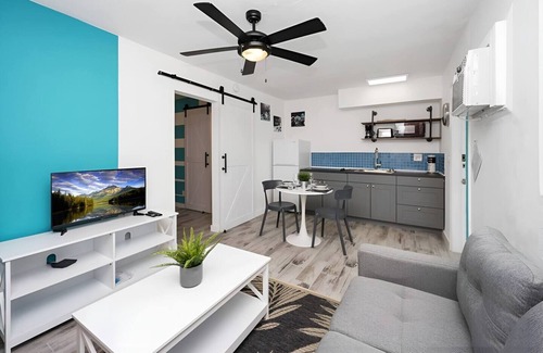 South Lake House | Luna Beach House, a charming retreat just steps from the beach. Perfect for a relaxing getaway
