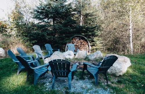 Sainte-Marguerite Ski Chalet | Luna-Cloud Chalet: river, adventure, AC, Wi-Fi, BBQ, pet-friendly. Ideal for gro