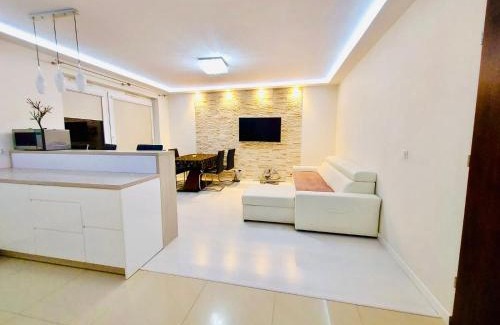 Psie Pole Apartment | Luna Deluxe Magellana