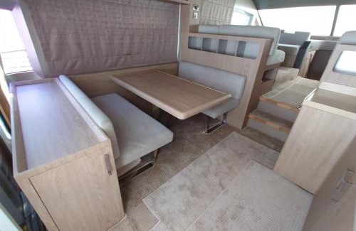Dubai Marina Boat Rental | Luna Rosa