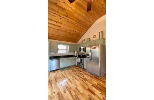Marble Cabin | Luna's Creekside Retreat - Murphy NC