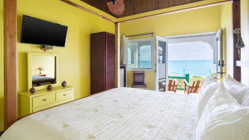 Belmont Resort | Luna Sea Inn