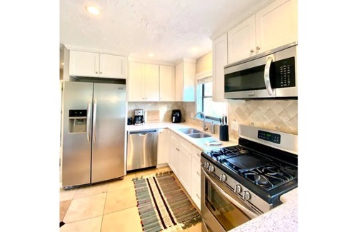 South Patrick Shores House | Luna Surf House - Just 12 min walk to beach!