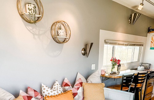 Singers Glen House | Luna the Modern and Cozy Container Home