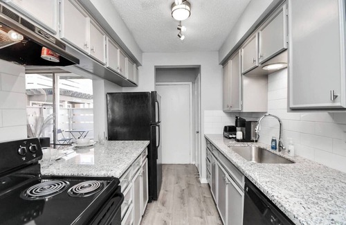 Nassau Bay Apartment | Lunar Lair 1-BR King Suite Near NASA & Kemah!