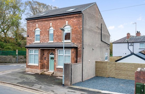 Newland Near Ulverston House | Lund House - Ulverston - 6-Bedrooms, Ideal for Family Holidays or Groups