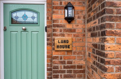Newland Near Ulverston House | Lund House - Ulverston - 6-Bedrooms, Ideal for Family Holidays or Groups