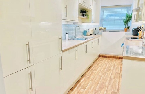 Buckleigh House | Lundy Lookout! Hot Tub. Minutes Drive to Beach
