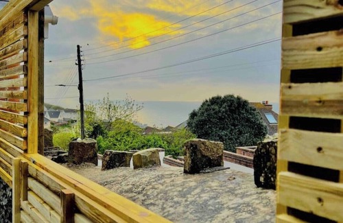 Buckleigh House | Lundy Lookout! Hot Tub. Minutes Drive to Beach