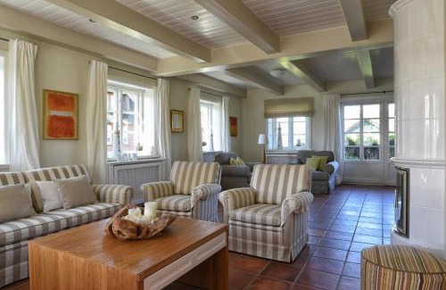 Dunsum House | Lunhues Lucia
