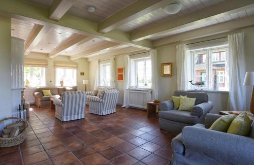 Dunsum House | Lunhues Lucia