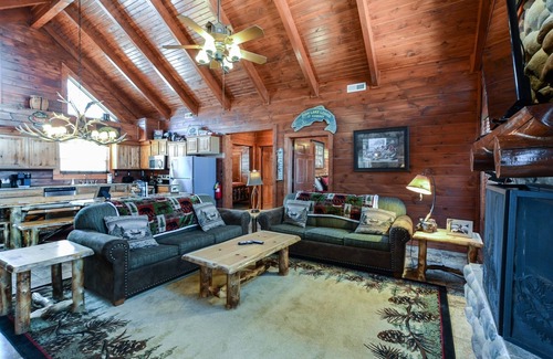 Branson Cedars Cabin | Lunker Lodge | 4 Bed, 4 Bath
