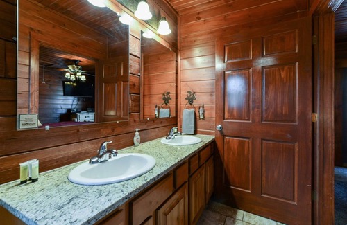 Branson Cedars Cabin | Lunker Lodge | 4 Bed, 4 Bath