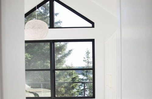 Bayview House | Lupine Cottage - Tranquil Oceanside Home in Cavendish