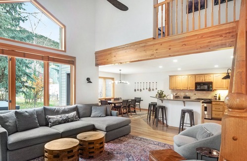 Eagle-Vail House | Lupine Lodge - A Family Retreat in EagleVail n5 King Bedrooms + Hot Tub!