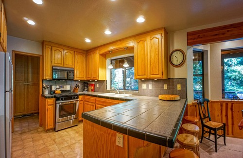 Glencoe Cabin | LUPINE LODGE - WALK TO LAKEMONT PINES LAKE W/FREE ACCESS, SLEEPS 10 W/REC ROOM