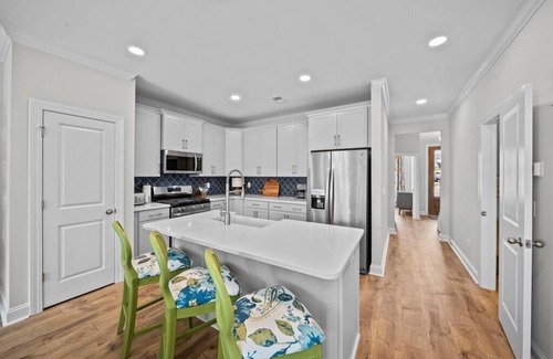 Greenwood House | Lure Me Inn-Lakefront Retreat + Boat Slip