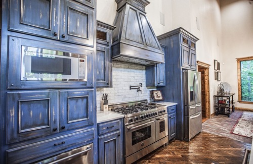 Broken Bow Cabin | Lusa Nita Retreat – Luxe Lodge w/Hot Tub, Sauna & Stunning Outdoor Living!