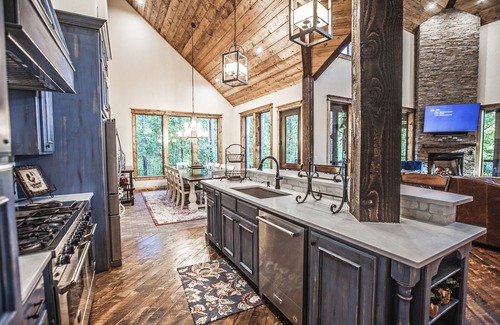 Broken Bow Cabin | Lusa Nita Retreat – Luxe Lodge w/Hot Tub, Sauna & Stunning Outdoor Living!