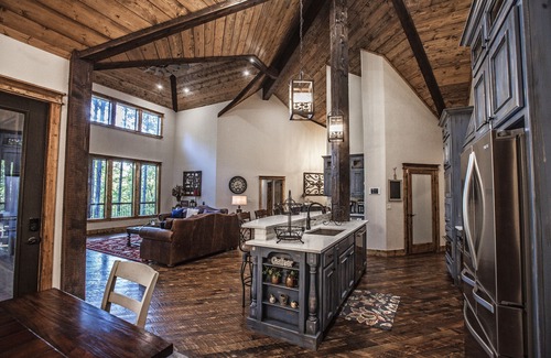 Broken Bow Cabin | Lusa Nita Retreat – Luxe Lodge w/Hot Tub, Sauna & Stunning Outdoor Living!