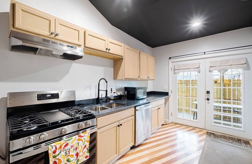 Wyandotte House | Lush 3BD Newly Renovated 1st FL By Churchill