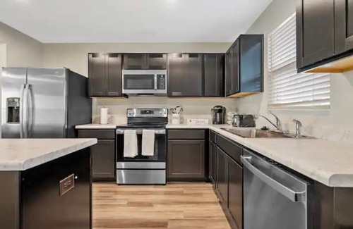 Durham House | Lush 3BR, Pet-Friendly, Tranquil Haven
