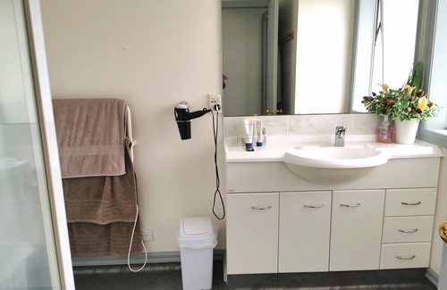 Henderson Bed & Breakfast | Lush & Co Auckland Bed & Breakfast