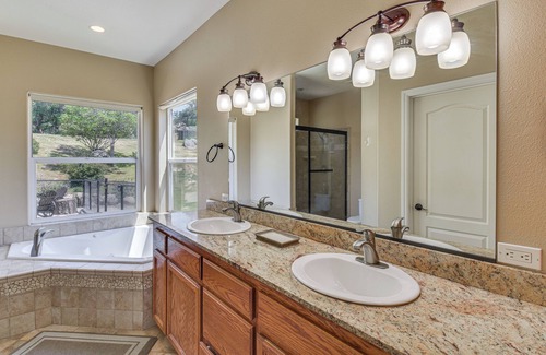 Yosemite Lakes House | Lush Coarsegold Getaway w/Private Pool & Patio