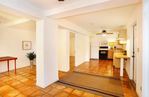 Southwest Coconut Grove Apartment | Lush Coconut Grove apartment
