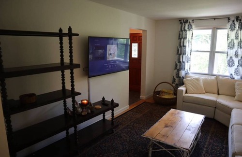 Charlestown House | Lush cottage