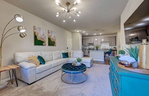 Northside Apartment | Lush Emerald Nr JAX INT Airport & Shopping