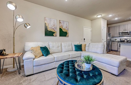 Northside Apartment | Lush Emerald Nr JAX INT Airport & Shopping