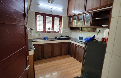 Maradu House | Lush green 4BHK Fully furnished house with AC in master bedroom, hot water