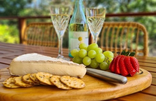 Bonville House | Lush Green Surrounds on Bonville Creek, Close to Sawtell Beaches
