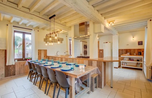 Sint-Kwintens-Lennik House | Lush holiday home in Vlaanderen with private pool