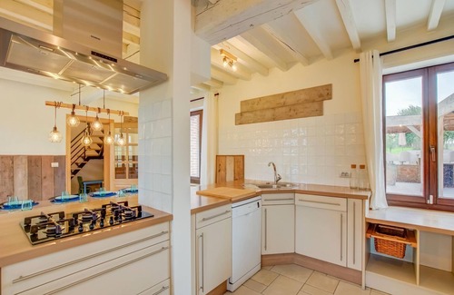 Sint-Kwintens-Lennik House | Lush holiday home in Vlaanderen with private pool