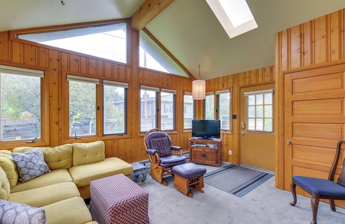 Lander Apartment | Lush Lander Apartment w/Fenced Backyard & Grill!