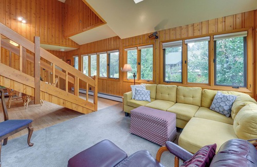 Lander Apartment | Lush Lander Apartment w/Fenced Backyard & Grill!