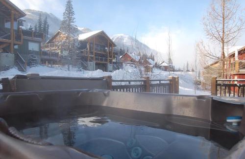Golden House | Lush Mountain Accommodations