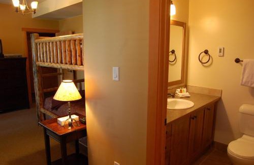 Golden House | Lush Mountain Accommodations