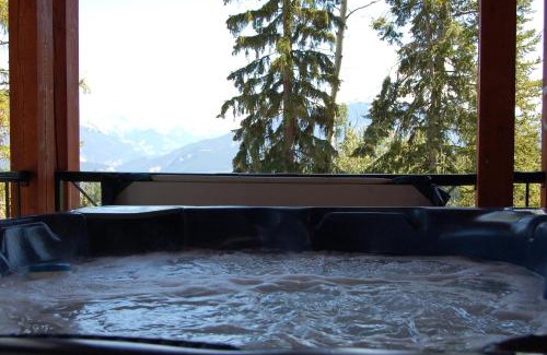 Golden House | Lush Mountain Accommodations