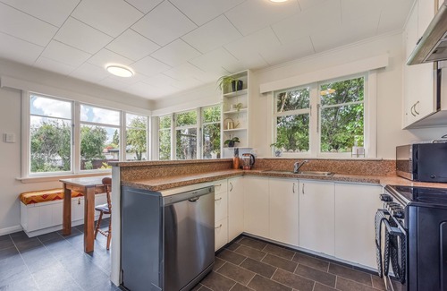 Blenheim House | Lush Oasis - Blenheim Holiday Home