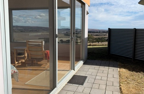 Bald Hills Bed & Breakfast | Lush Pastures - Oscar lodge